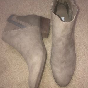 grey madden girl booties